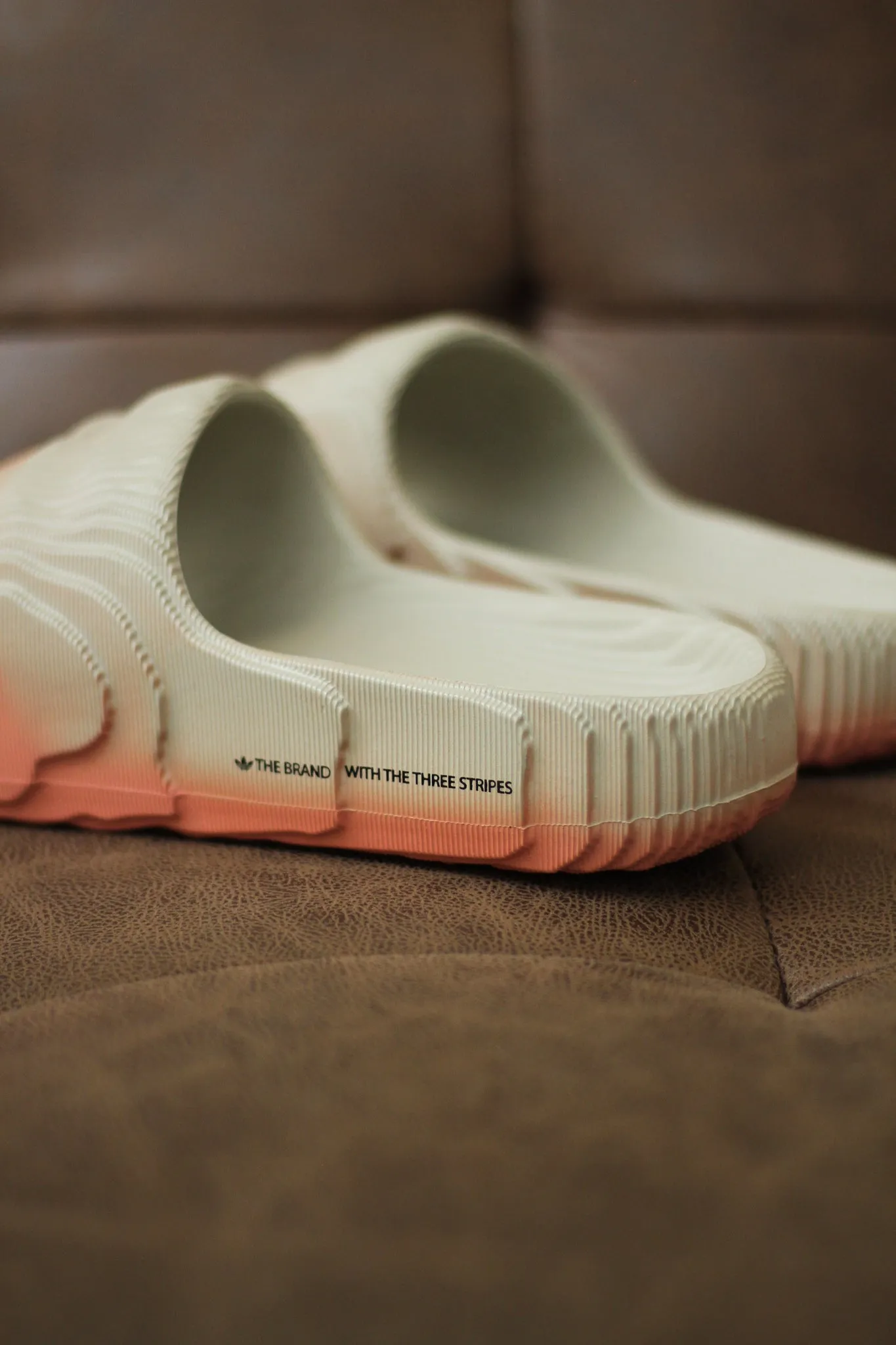 ADILETTE 22 "WONDER CLAY"