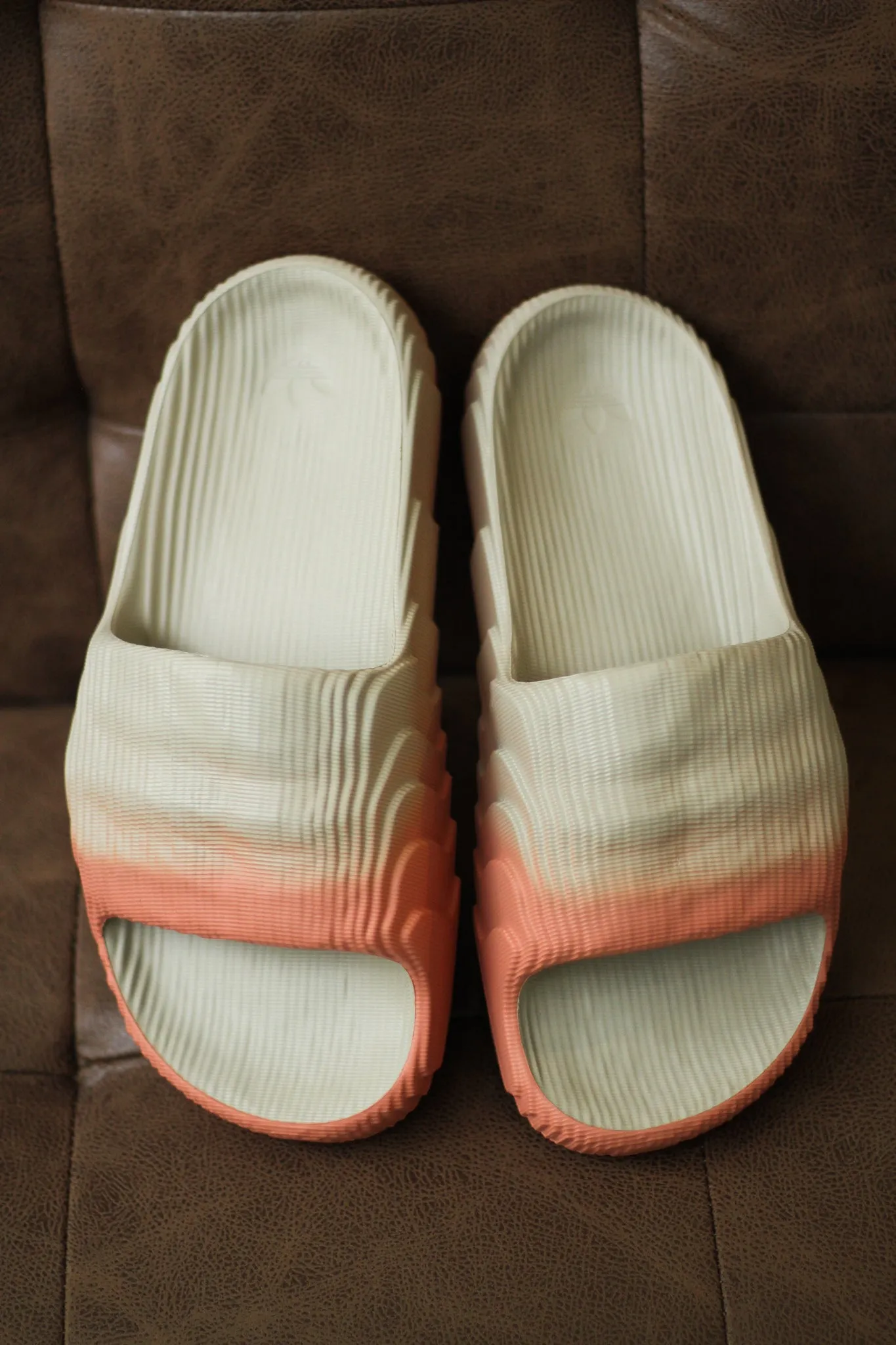 ADILETTE 22 "WONDER CLAY"