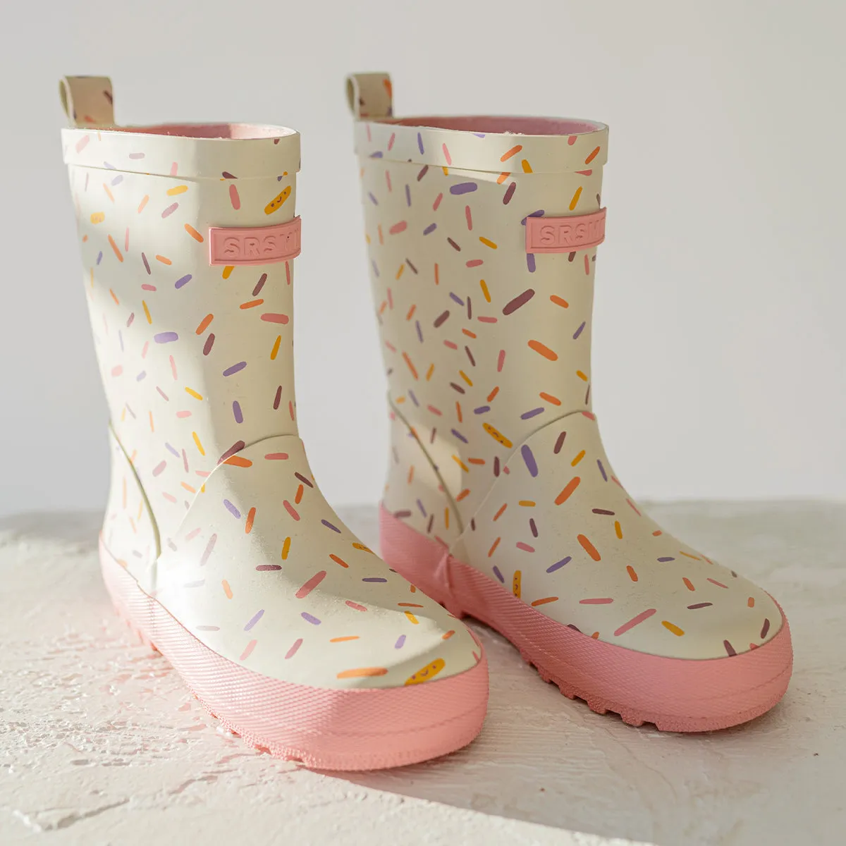 Bottes de pluie imperméables crème à motifs || Cream waterproof rain boots with all over print