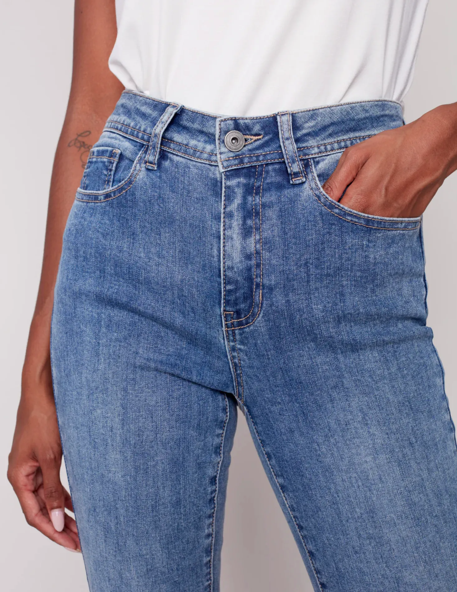 Frayed Hem Denim Pants in Medium Blue