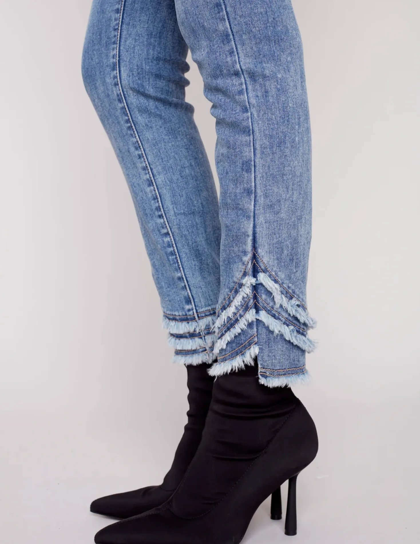 Frayed Hem Denim Pants in Medium Blue