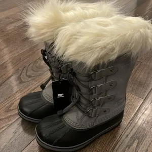 Sorel Youth Joan of Arctic boots size 1 NEW