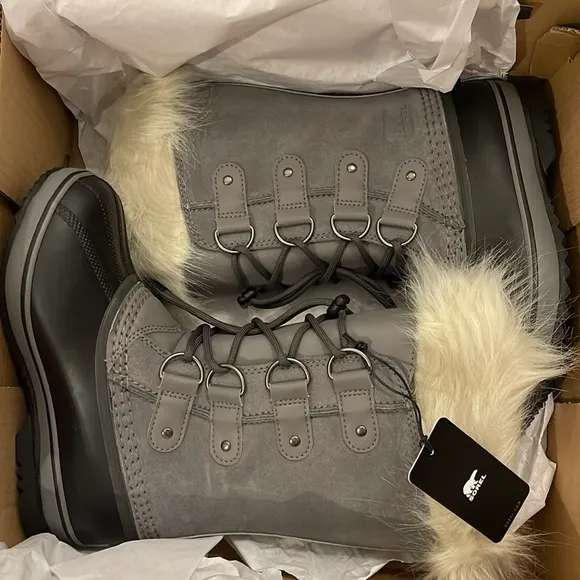 Sorel Youth Joan of Arctic boots size 1 NEW