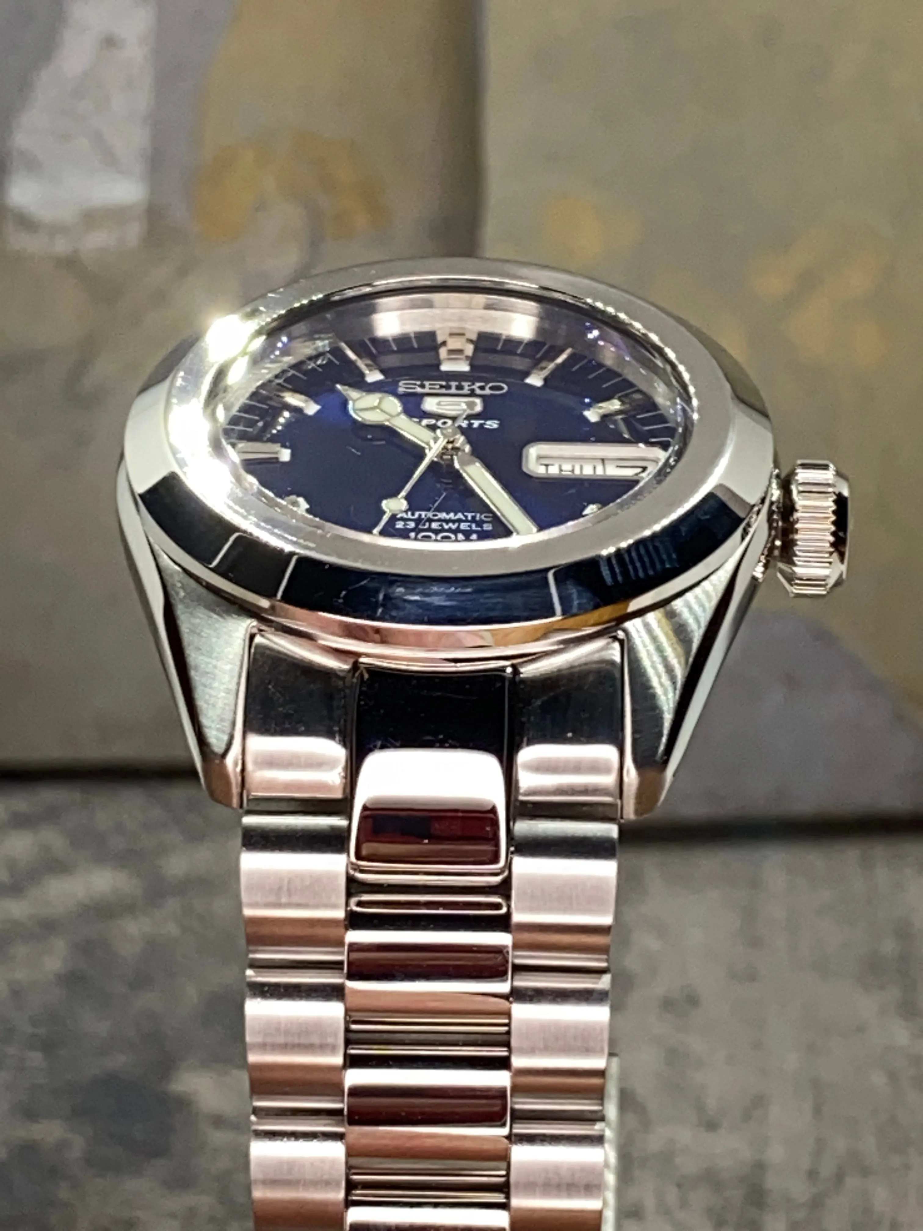 Traverse blue dial