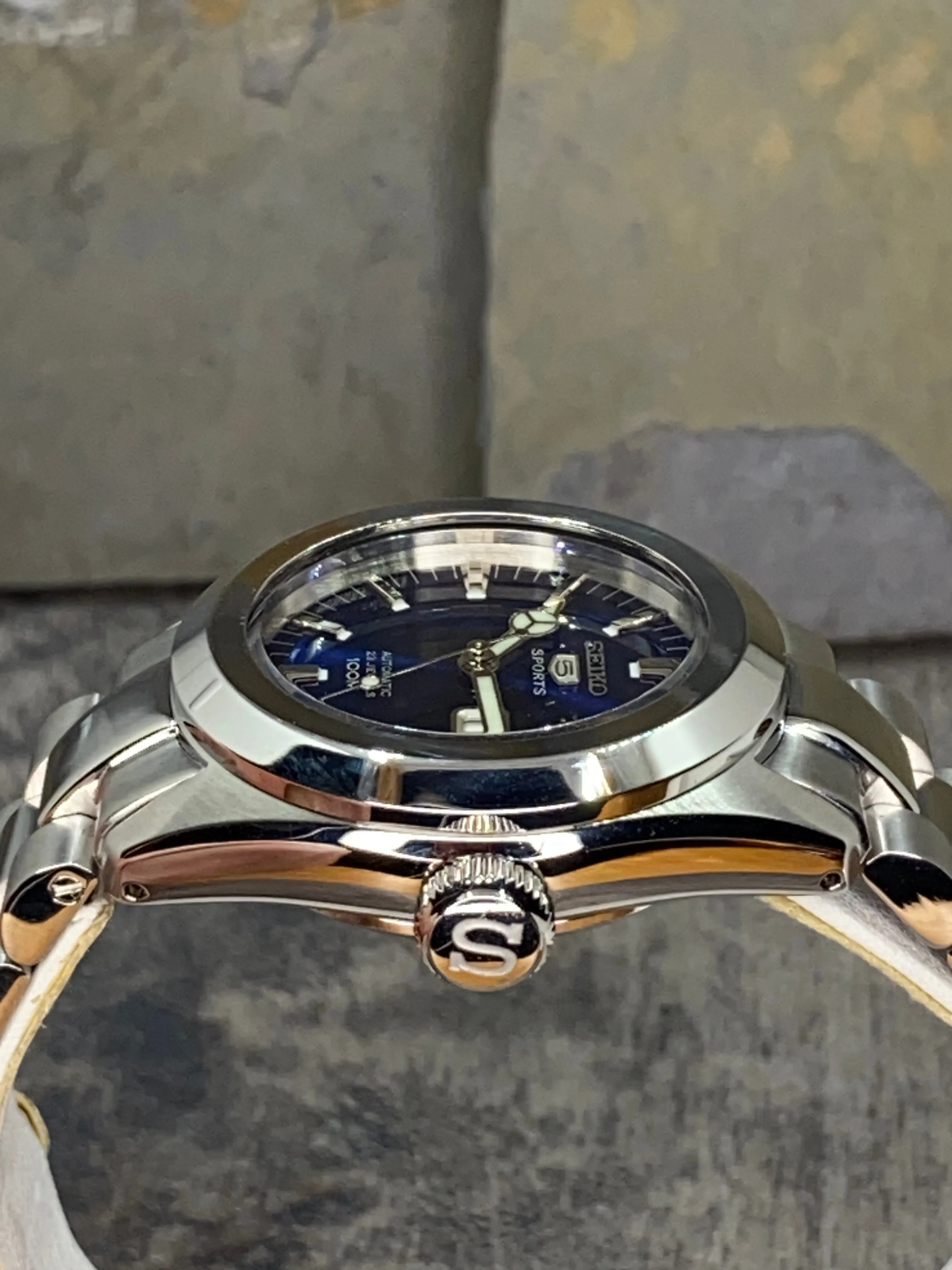 Traverse blue dial